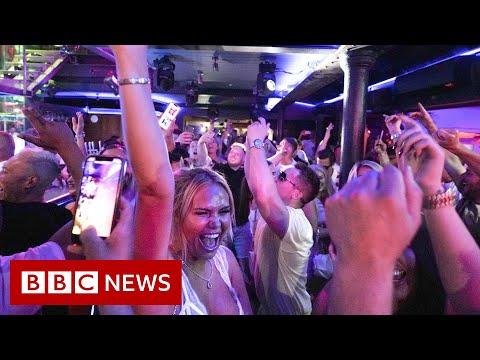 Nightclubs reopen in England after Covid restrictions lift – BBC News