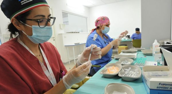 Focolaio Covid a Pantelleria, sindaco “Attenti sì, ma serve vaccino”