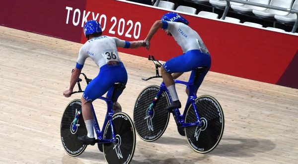 Ciclismo, Italia oro nell’inseguimento a squadre