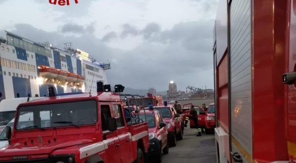 Incendi, in sicilia 66 interventi. Fiamme su A29 e sulle Madonie