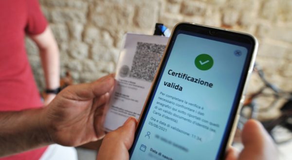 Green pass, Governo approva obbligo per scuola e trasporti