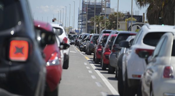 Covid riduce la mobilità degli italiani ma cresce l’uso dell’auto