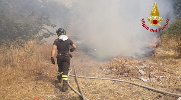 Fiamme domate sull’Etna, sulle Madonie si contano i danni