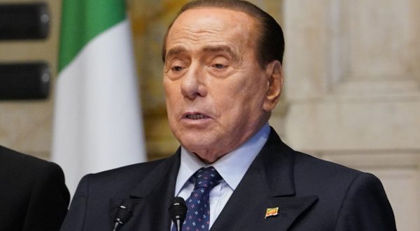 Berlusconi “Ritiro da Afghanistan grave errore, la Nato intervenga”