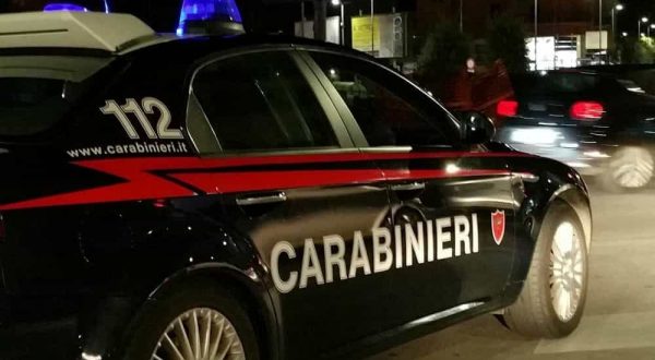 Uccide la ex in strada nel catanese, è caccia all’uomo