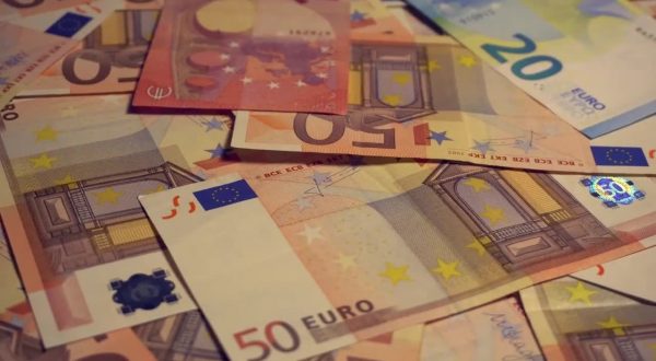 Nel secondo trimestre 2021 Pil Eurozona +2%