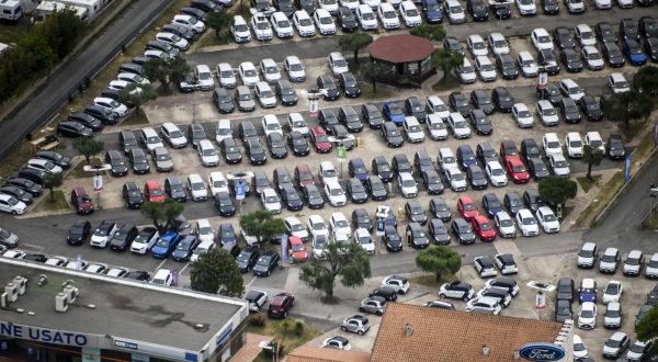 Mercato dell’auto -27,9% ad agosto su base annua