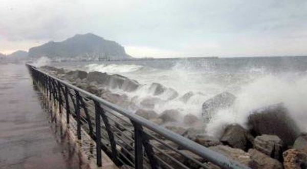 Maltempo, primo temporale con allagamenti e disagi nel palermitano