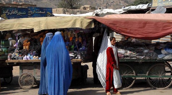 Afghanistan, i talebani vietano alle donne di fare sport