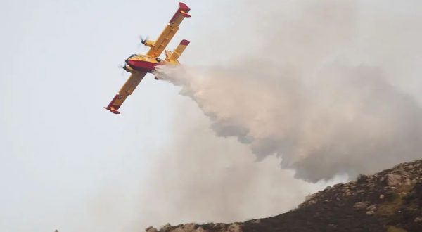 Paura per incendio a Scopello, evacuate 14 villette