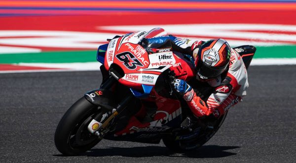 Doppietta Ducati a Misano, pole Bagnaia davanti a Miller