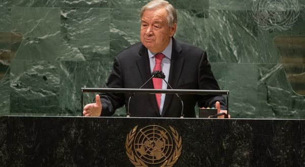 Vaccino, Guterres “Raddoppiare la produzione per colmare disuguaglianze”