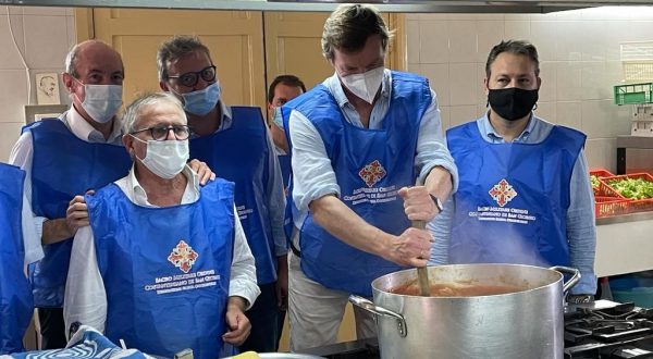 Palermo, dai Borbone pranzo per un mese a ospiti Boccone del Povero