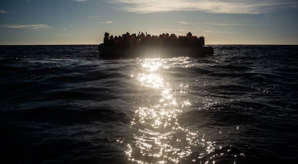 Notte di sbarchi a Lampedusa, 686 migranti in un solo barcone