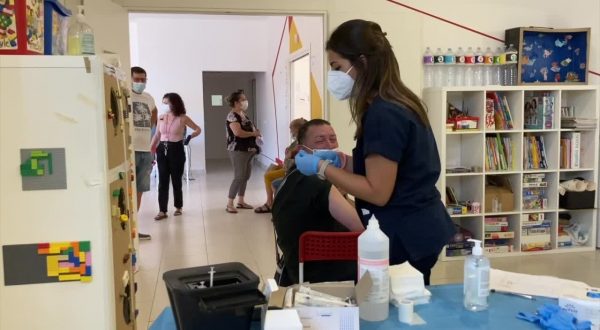 Vaccini itineranti a Palermo, tappa nel quartiere Zen