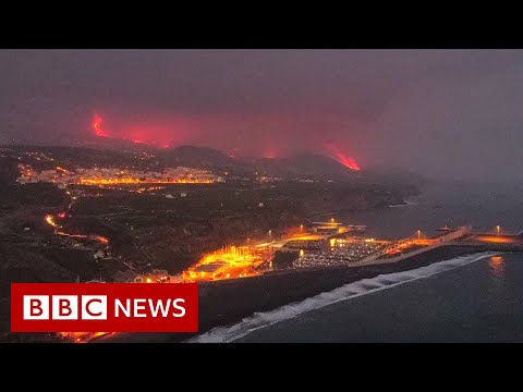 Toxic gas fears as lava from La Palma volcano reaches ocean – BBC News