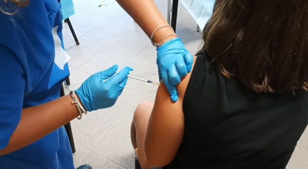 Vaccinazioni in scuola a Lampedusa, somministrate 141 dosi