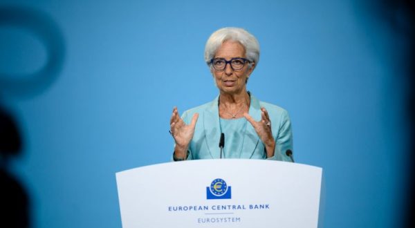 Ue, Lagarde “Entro fine 2021 ritorno Pil a livello pre-crisi”