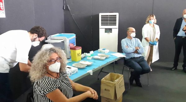 Vaccino, al via a Palermo terze dosi per il personale sanitario