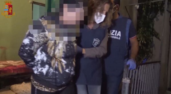 Facevano prostituire donne straniere, 9 arresti a Catania