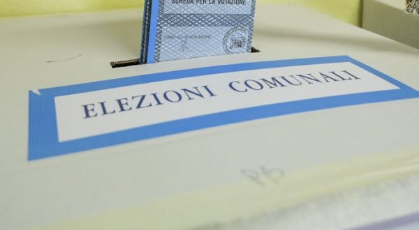 Ballottaggi, alle 12 affluenza al 9.73%