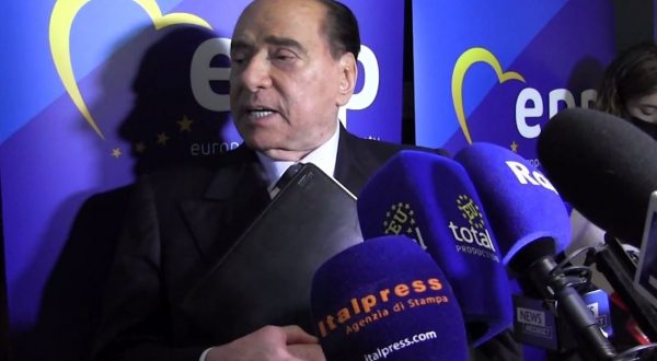 Berlusconi “Centrodestra italiano lontano dagli estremismi”