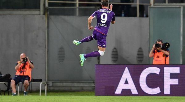 Fiorentina-Cagliari 3-0, gran gol di Vlahovic