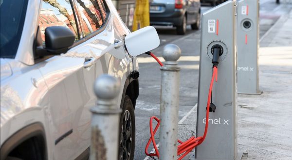 Sicilia, via libera al bonus di 4.000 euro per comprare auto elettrica