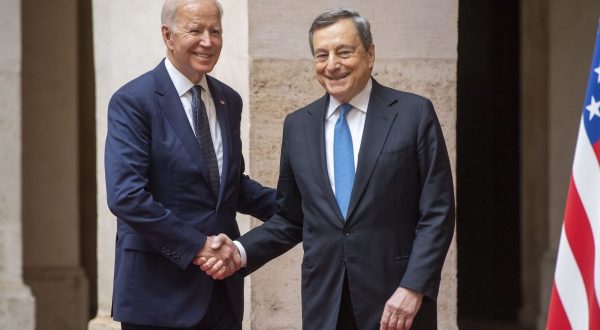 Biden a Draghi “Lavoro straordinario per una nuova economia”