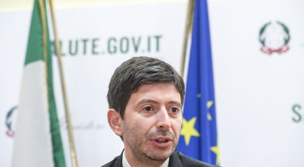 Covid, Speranza: “Auspico che Ema decida presto su vaccino a 5-12enni”