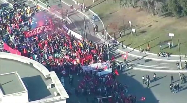 Le immagini dall’alto della manifestazione di Roma contro il G20