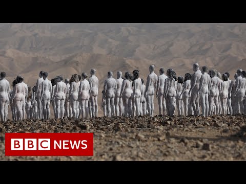 Hundreds strip naked by the Dead Sea in Israel – BBC News