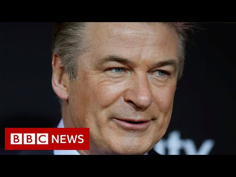 Alec Baldwin told gun was safe before fatal shooting – BBC News