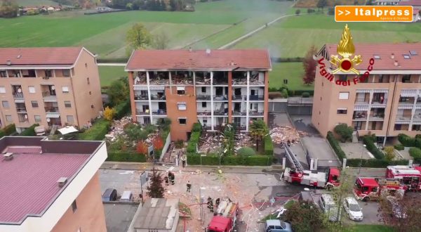 Esplosione e crollo palazzina a Pinerolo, morta un’anziana