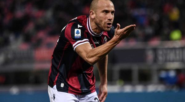 De Silvestri e Arnautovic a segno, Bologna-Cagliari 2-0