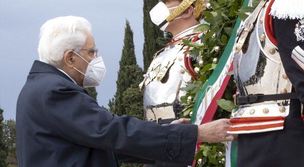 Mattarella “Italia guarda con commozione a vittime delle guerre”