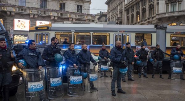 Green Pass, cortei a Trieste, Milano e Torino tra scontri e tensione