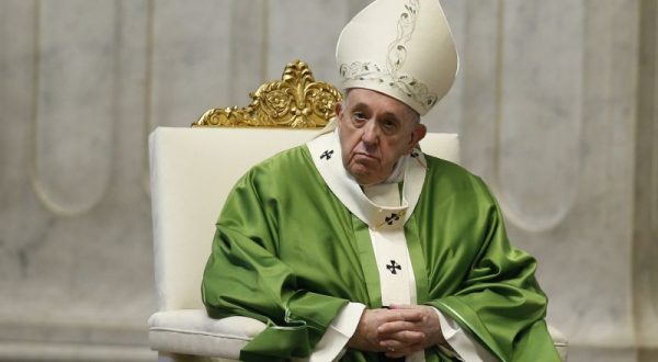 Papa “Chiesa e società non approfittino dei più deboli”