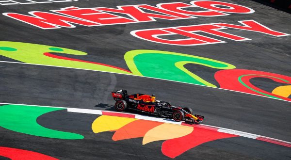 Verstappen vince in Messico su Hamilton e Perez, 5° Leclerc