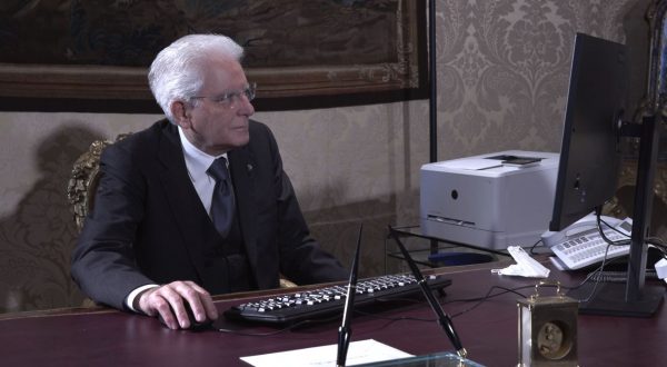 P.A., Mattarella scarica il primo certificato digitale