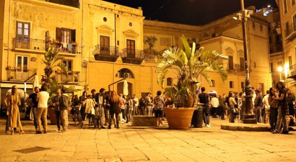 Covid, in Sicilia obbligo di mascherina anche in luoghi aperti affollati