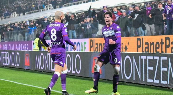 Doppietta di Vlahovic e la Fiorentina vola, 4-2 al Milan