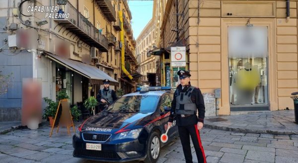 Droga nelle strade della movida di Palermo, sette arresti