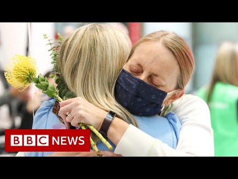 Joyful reunions as Australia’s border reopens – BBC News