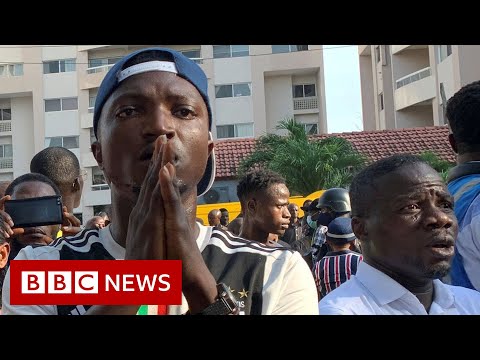 Race to find survivors in Nigeria building collapse – BBC News