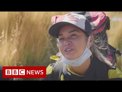 Venezuelan migrants travel through desert to reach Chile – BBC News