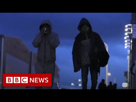 Smuggling gangs entice migrants to cross English Channel – BBC News