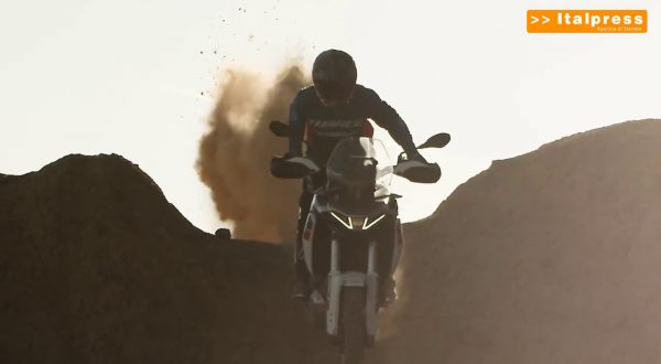 Arriva tuareg 660, la moto adventure di Aprilia