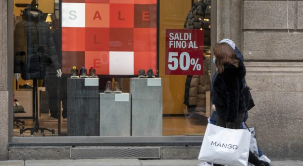 In arrivo 43 mld di tredicesime, tornano a crescere gli acquisti