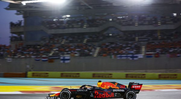 Verstappen vince ad Abu Dhabi ed è campione del mondo